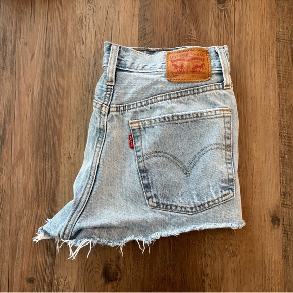 Levi’s jean shorts - high rise - Picture 2 of 2